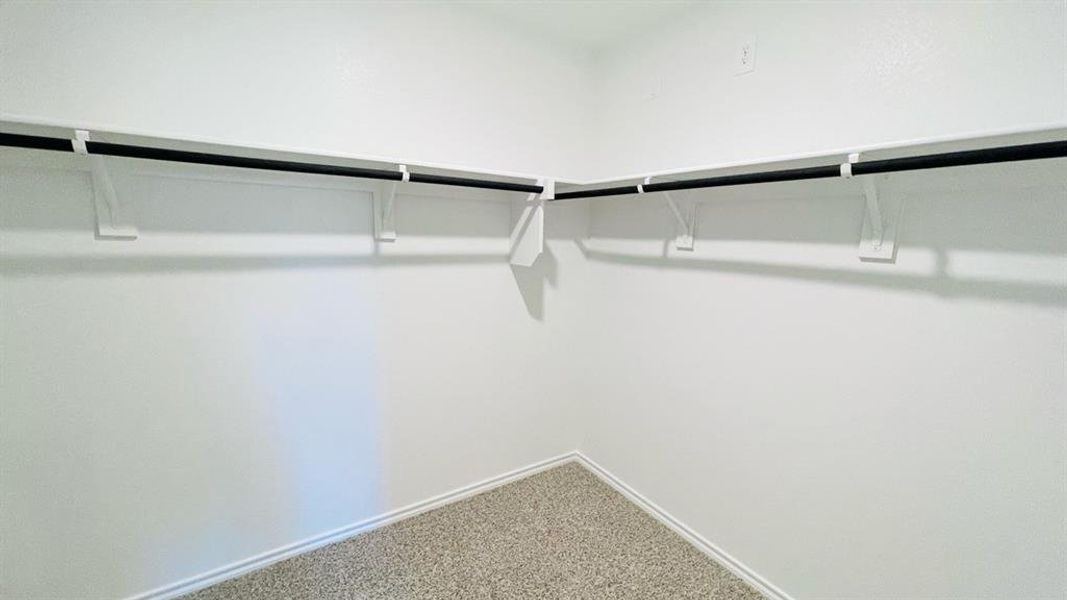 Spacious, unfurnished interior of a new home in Sunnycreek, Fort Worth (Image 12).