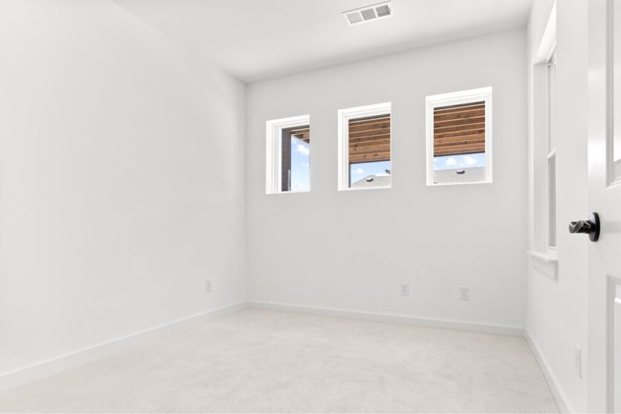 Spacious, unfurnished interior of a new home in Willow Grove, Melissa (Image 11).
