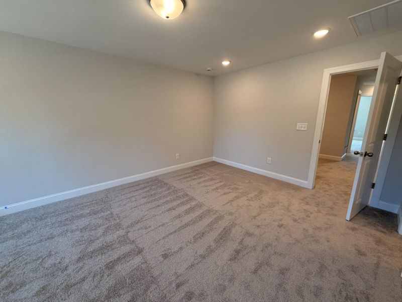 Spacious, unfurnished interior of a new home in Harrisburg Village Townhomes, Harrisburg (Image 11).