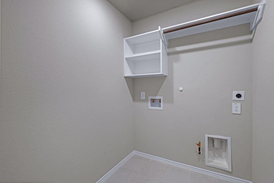 Spacious, unfurnished interior of a new home in The Highlands 45', Porter (Image 26).