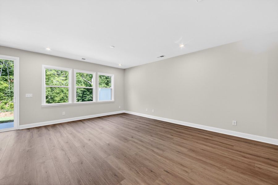 Spacious, unfurnished interior of a new home in Southbridge, Fort Mill (Image 15).