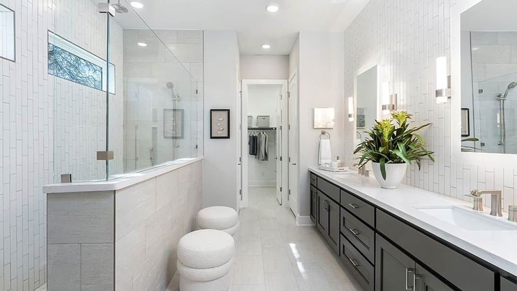 Furnished interior view inside a new home in Travisso, Leander (Image 10).