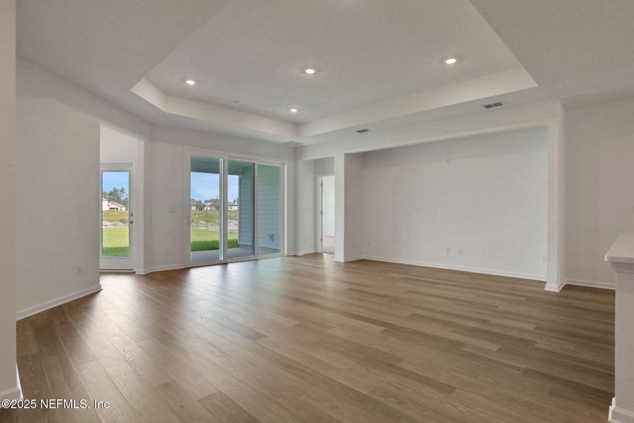 Spacious, unfurnished interior of a new home in Jennings Farm, Middleburg (Image 30).