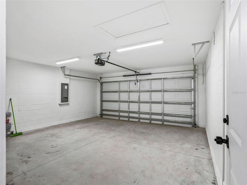 Spacious, unfurnished interior of a new home in , Ocala (Image 19).