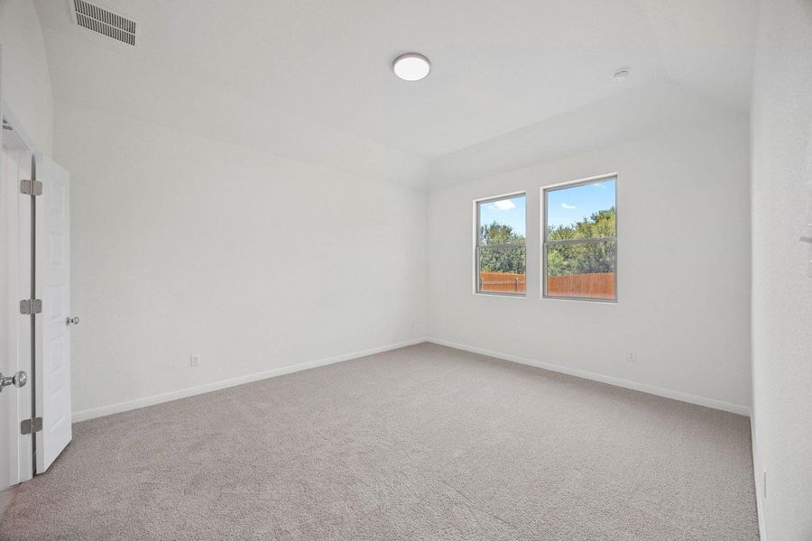 Spacious, unfurnished interior of a new home in Trinity Ranch, Elgin (Image 17).