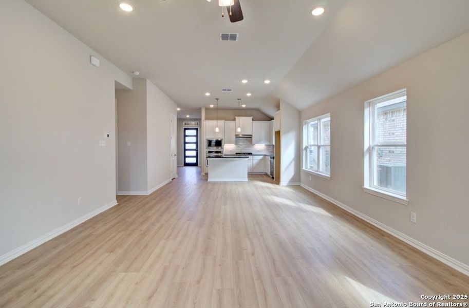 Spacious, unfurnished interior of a new home in Veranda, San Antonio (Image 22).