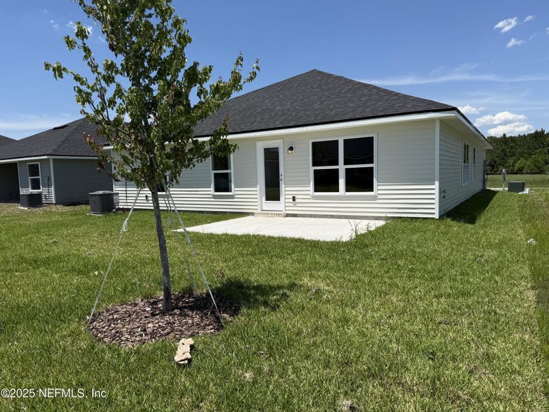 Exterior details and patio area of a home in Summerglen, Jacksonville (Image 32).