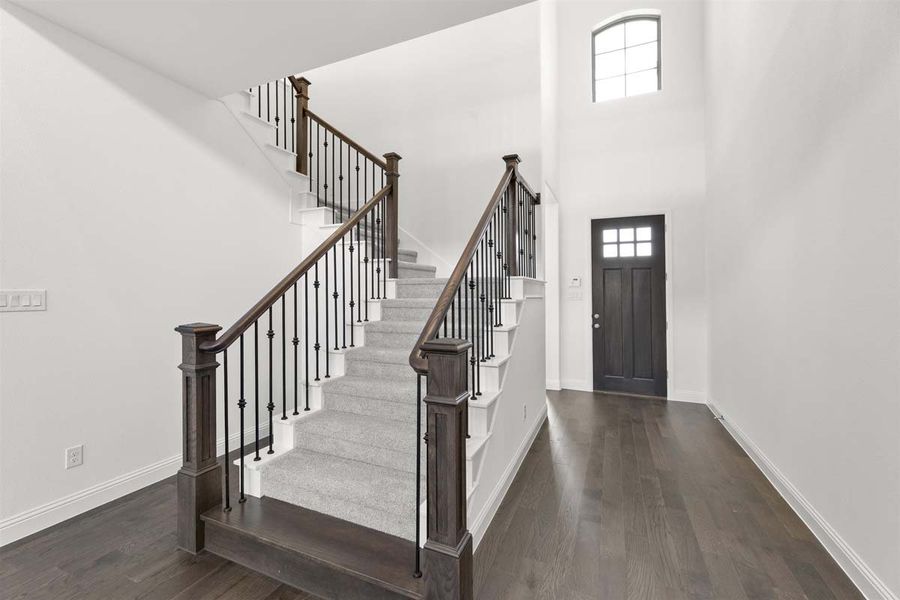 Representative furnished interior of a home built from the Fawncrest II by Pacesetter Homes in Nelson Lake, Rockwall (Image 8).