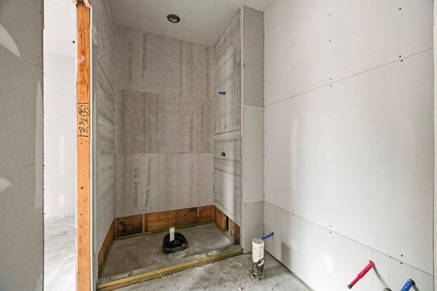 The 1st floor full bath serves the guest room and downstairs! The 1st floor full bath serves the guest room and downstairs!