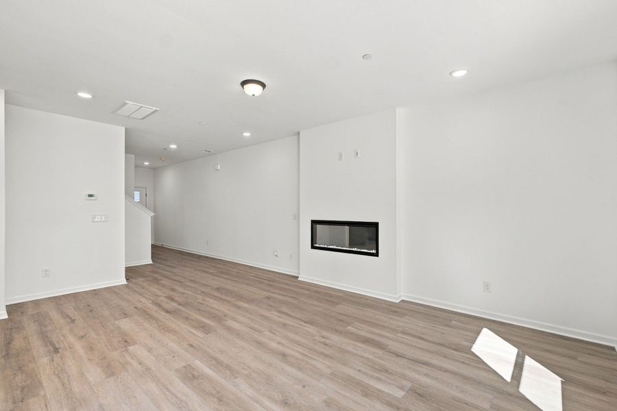 Spacious, unfurnished interior of a new home in Laurelwood Park, Gallatin (Image 16).