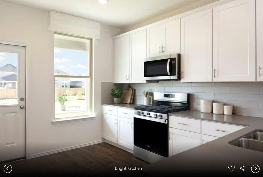 Photo of Pulte model home with same floor plan, not of actual home listed. Photo of Pulte model home with same floor plan, not of actual home listed.