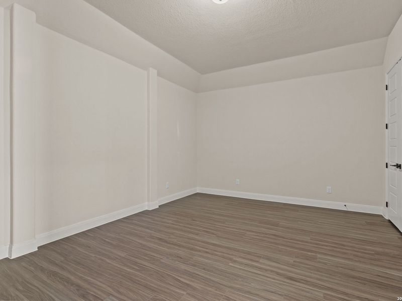 Spacious, unfurnished interior of a new home in Potranco Oaks, Castroville (Image 35).