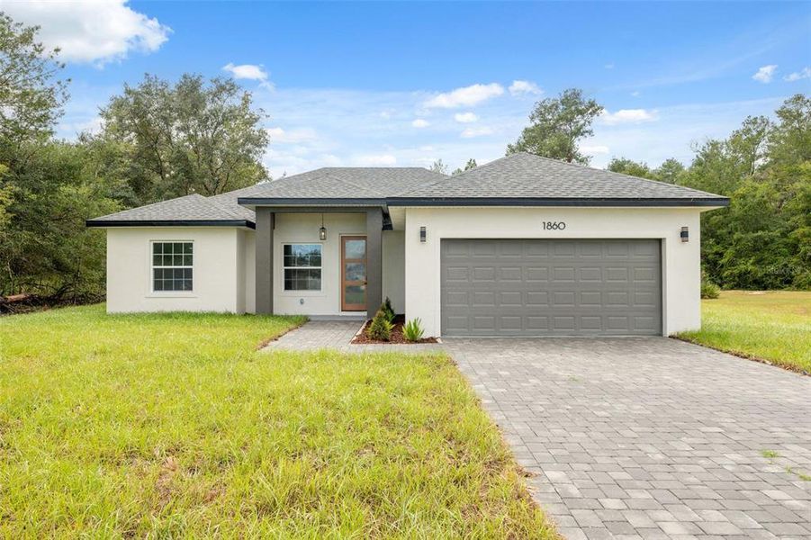 Exterior details and patio area of a home in , Ocala (Image 1). Exterior details and patio area of a home in , Ocala (Image 1).