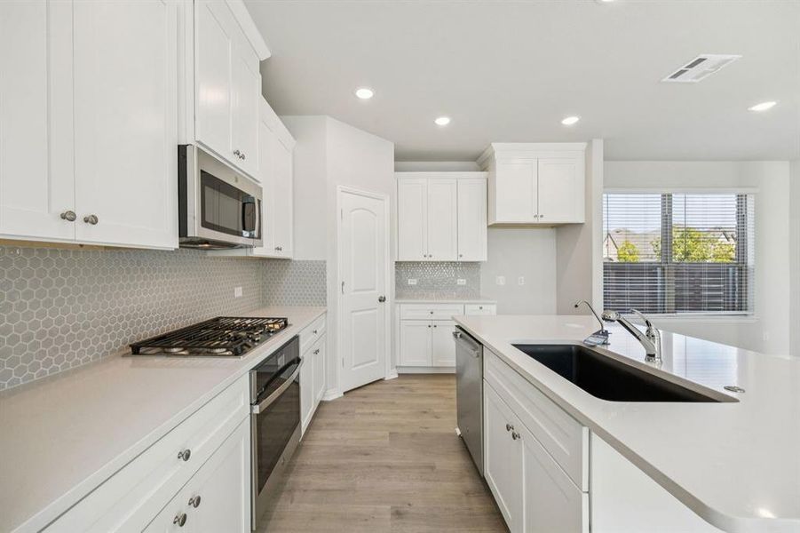 3-2101Lone_003 3-2101Lone_003