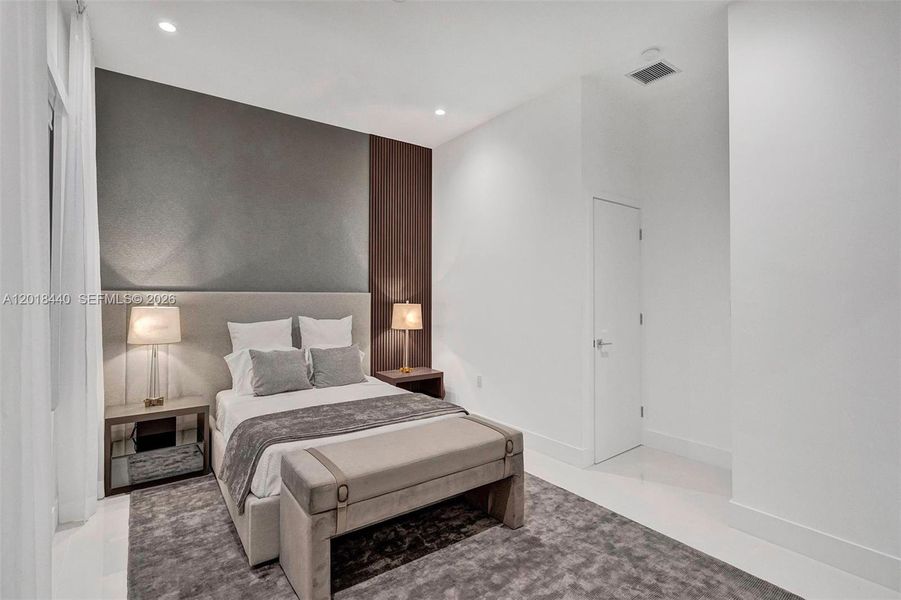Furnished interior view inside a new home in , Fort Lauderdale (Image 10).
