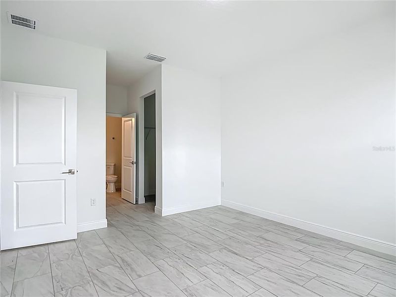 Spacious, unfurnished interior of a new home in , Citrus Springs (Image 36).