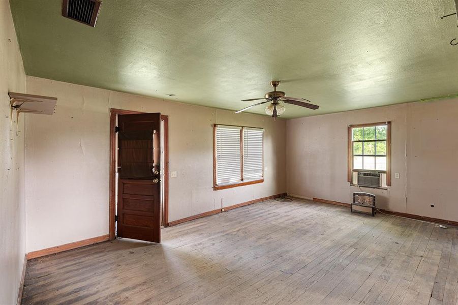 Spacious, unfurnished interior of a new home in , Sunset (Image 8).