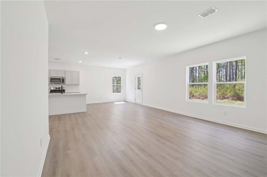 Spacious, unfurnished interior of a new home in The Pointe at Heron Bay, Locust Grove (Image 24).