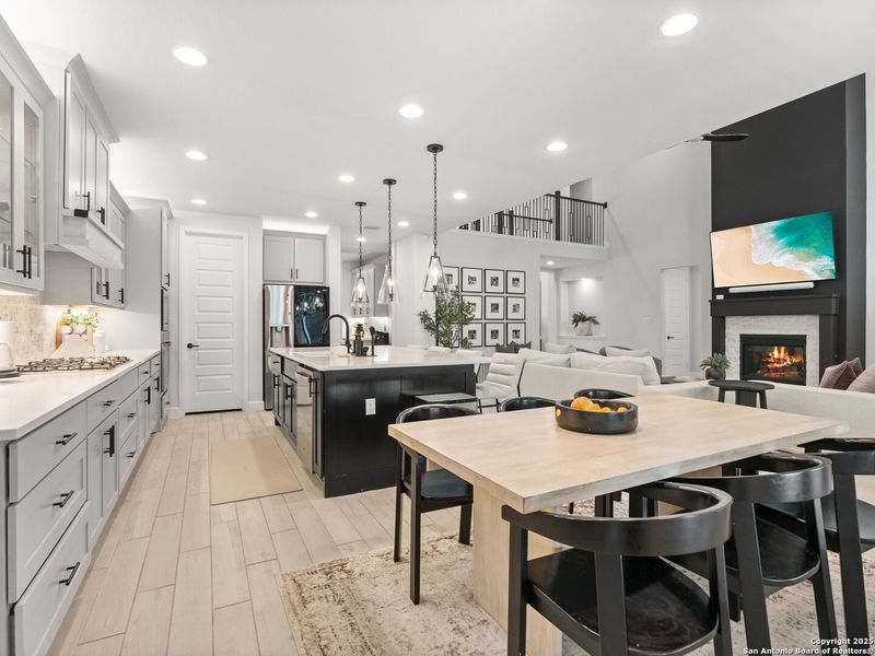 Furnished interior view inside a new home in Balcones Creek 70', Boerne (Image 37). Furnished interior view inside a new home in Balcones Creek 70', Boerne (Image 37).