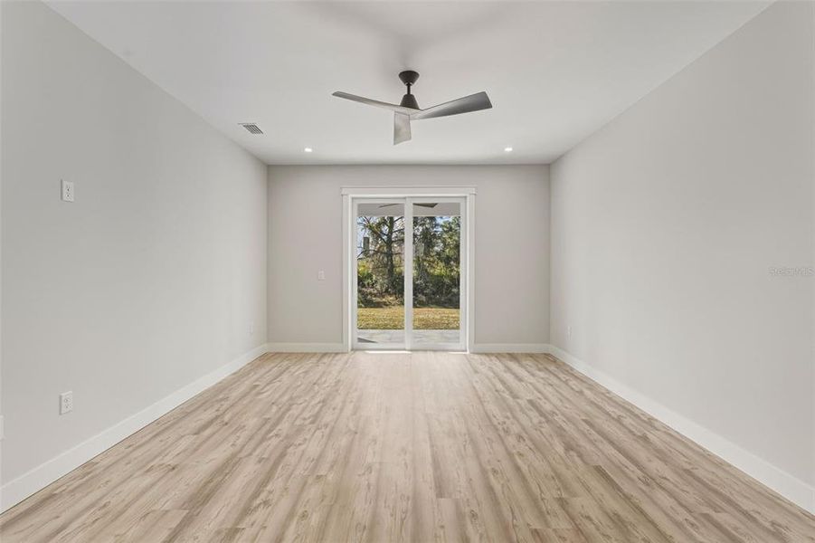 Spacious, unfurnished interior of a new home in , Rotonda West (Image 37).