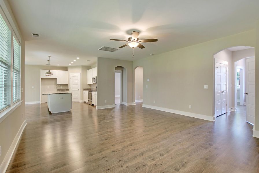 Spacious, unfurnished interior of a new home in Creek Pointe, Moncks Corner (Image 11).