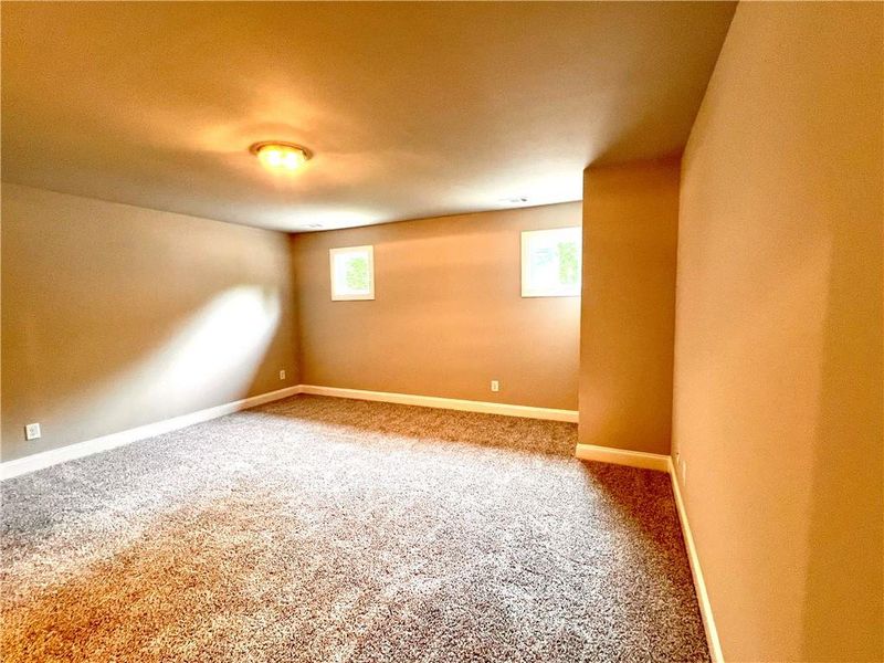 Spacious, unfurnished interior of a new home in , Jefferson (Image 20).