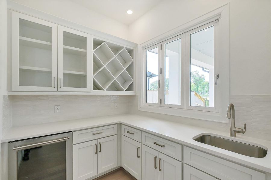 Furnished interior view inside a new home in Sienna 65', Missouri City (Image 7).