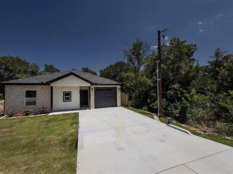 Front exterior of a new home in , Granbury, TX, highlighting curb appeal (Image 2). Front exterior of a new home in , Granbury, TX, highlighting curb appeal (Image 2).
