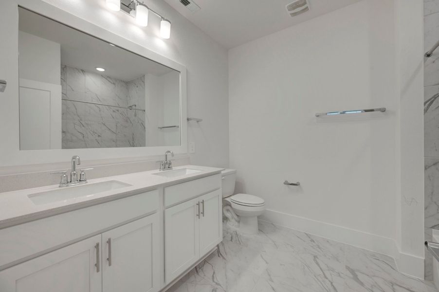 Owner's Bathroom Owner's Bathroom