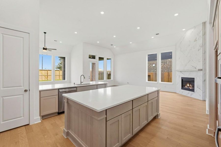 Kitchen is open to the family, dining & keeping areas. Great for entertaining!