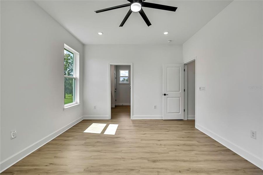 Spacious, unfurnished interior of a new home in , Spring Hill (Image 40).