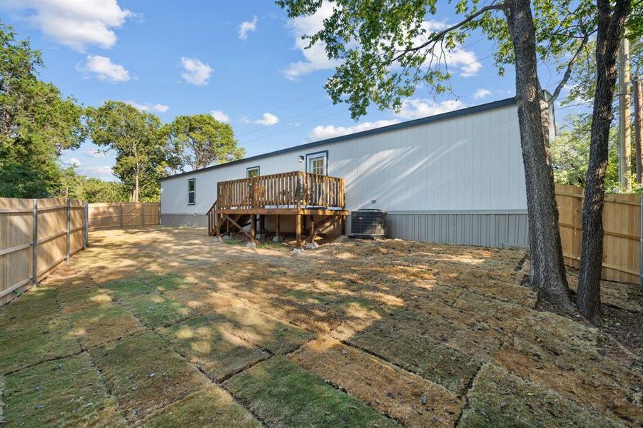 Front exterior of a new home in , Granbury, TX, highlighting curb appeal (Image 23). Front exterior of a new home in , Granbury, TX, highlighting curb appeal (Image 23).