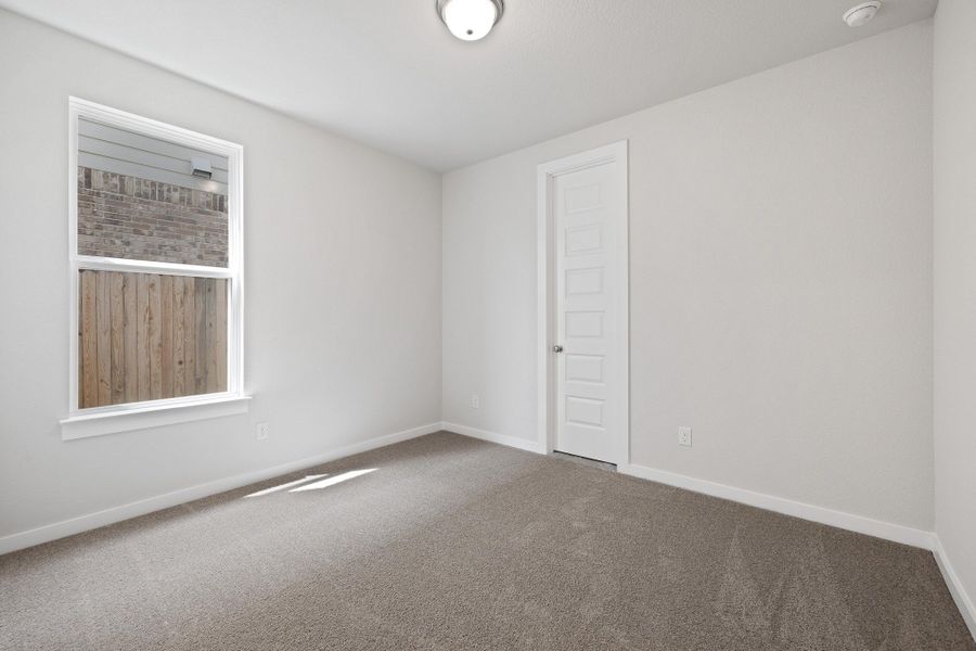 Spacious, unfurnished interior of a new home in Santa Rita Ranch, Liberty Hill (Image 25).