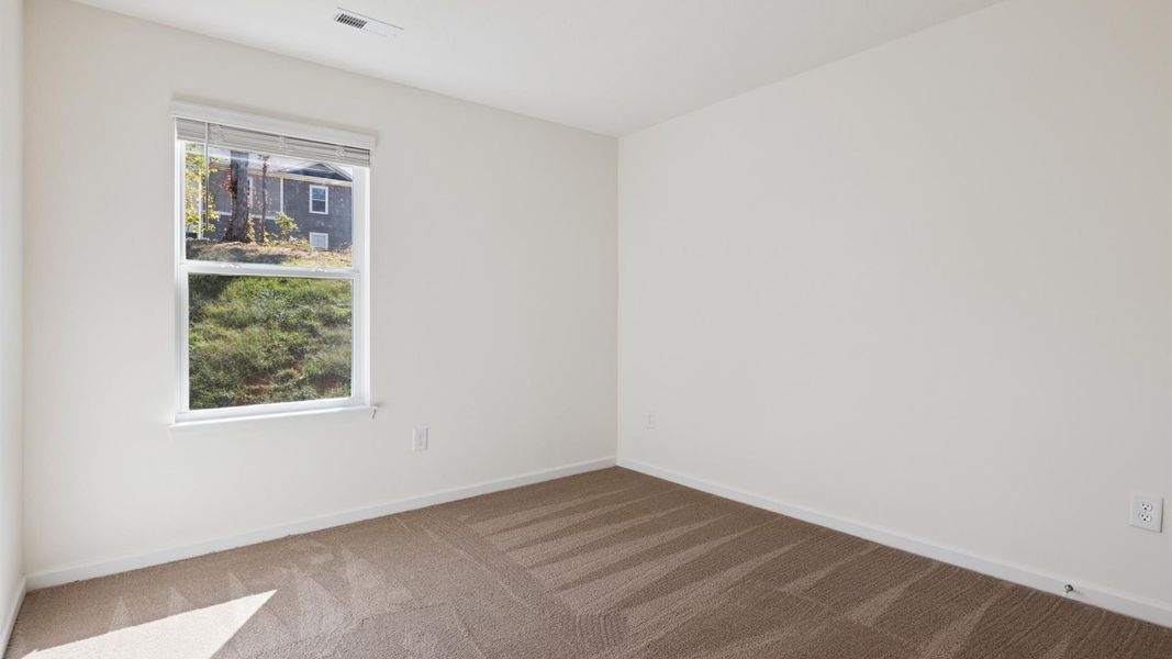 Spacious, unfurnished interior of a new home in Cherokee Crossing, Kodak (Image 16).