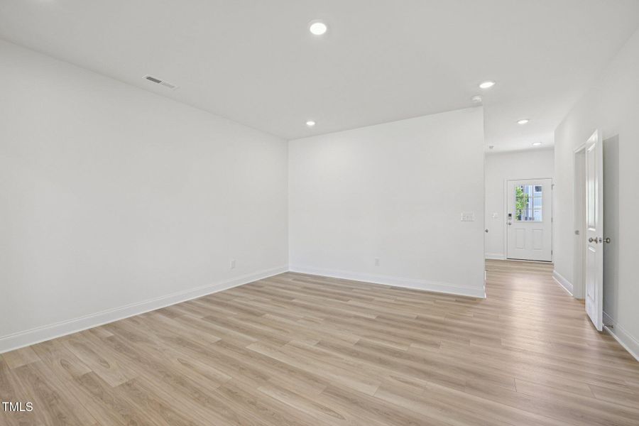 25-web-or-mls-Kensley Grv Ln-2406-025