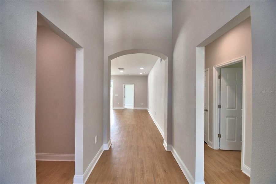 Spacious, unfurnished interior of a new home in , Winter Haven (Image 36).