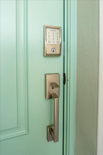 Spacious, unfurnished interior of a new home in Seagrove: The Indies, Fort Pierce (Image 30).