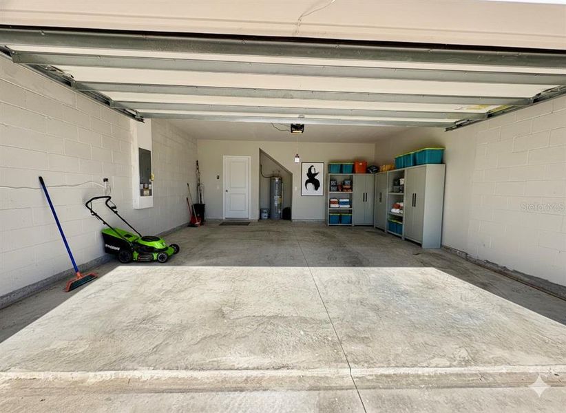 Exterior details and patio area of a home in , Haines City (Image 4).
