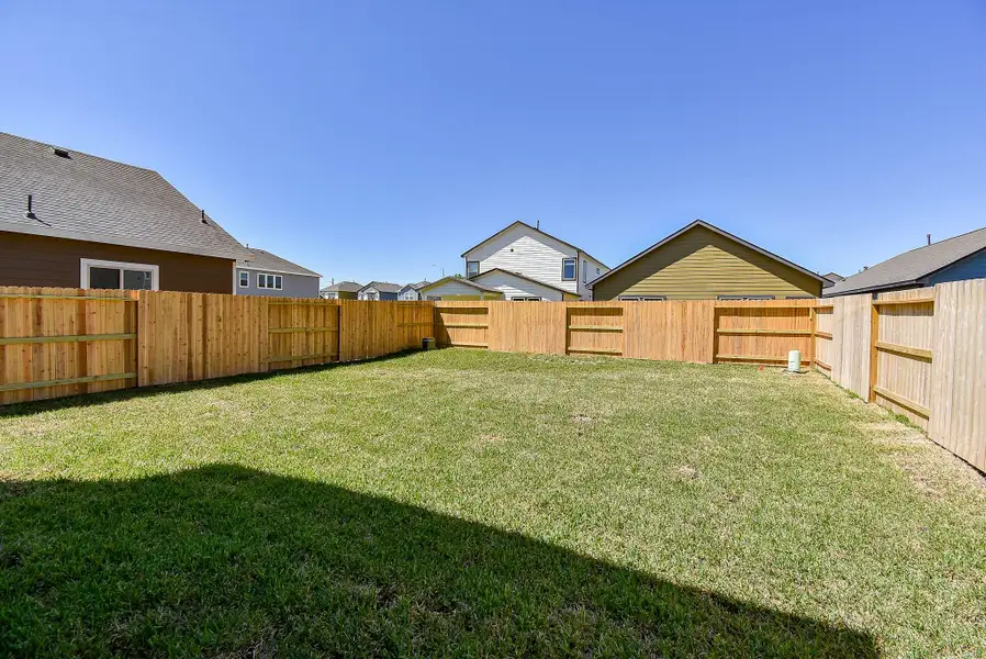 Exterior details and patio area of a home in Glendale Lakes, Arcola (Image 3).
