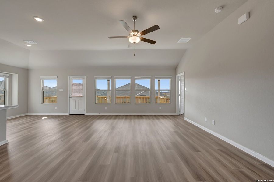 Spacious, unfurnished interior of a new home in Greenspoint Heights, Seguin (Image 36).