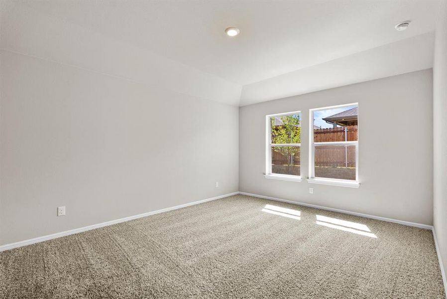 Spacious, unfurnished interior of a new home in Meadowbrook Estates, Cleburne (Image 24).