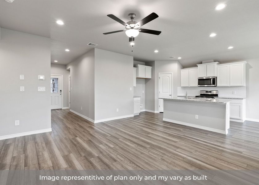Representative unfurnished interior of a home built from the Bellvue by D.R. Horton in London Towne, Corpus Christi (Image 12).