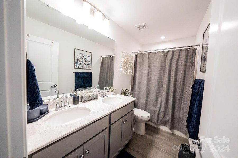 A full size bathroom separates both bedrooms