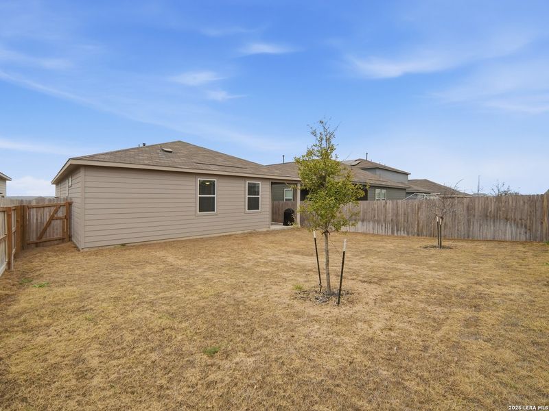 Exterior details and patio area of a home in Hunter's Ranch, San Antonio (Image 4).