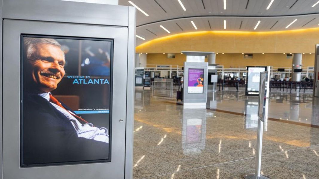 Image 13 of a home in Pointe Park.