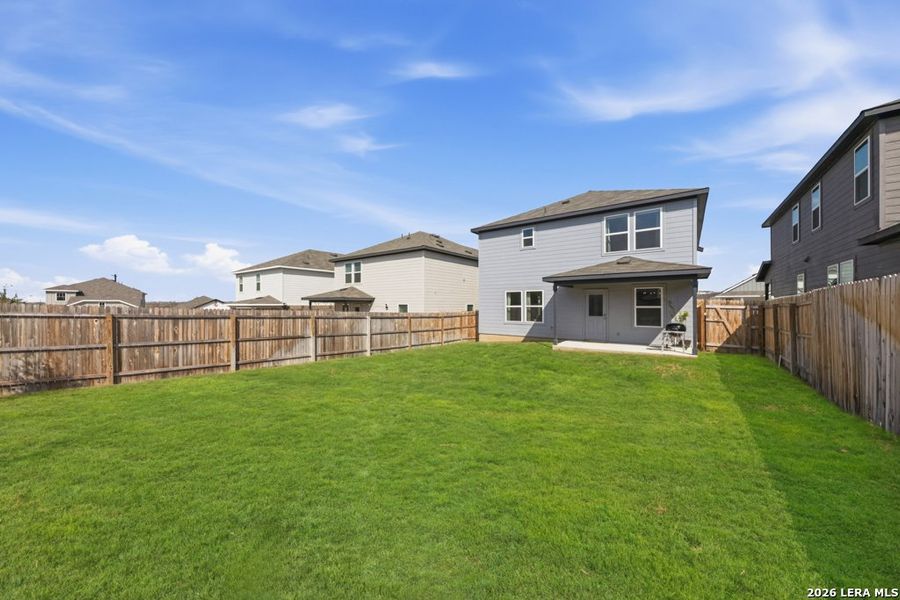 Exterior details and patio area of a home in Cinco Lakes, San Antonio (Image 25).