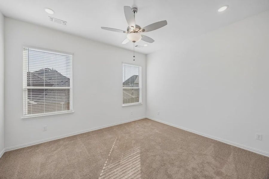 Spacious, unfurnished interior of a new home in Bel Air Village, Sherman (Image 23).