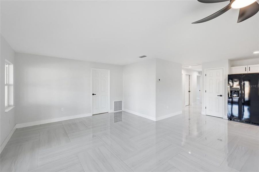 Spacious, unfurnished interior of a new home in , Palmetto (Image 12).