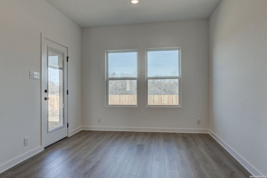 Spacious, unfurnished interior of a new home in Nopal Valley, San Antonio (Image 32).