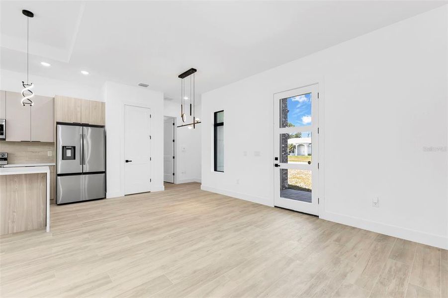 Spacious, unfurnished interior of a new home in , Port Charlotte (Image 36).